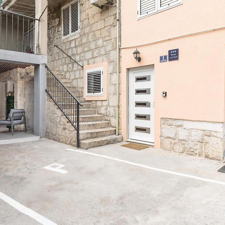Heritage Apartman Geza In Centar With Private Parking Kaštela Extérieur photo