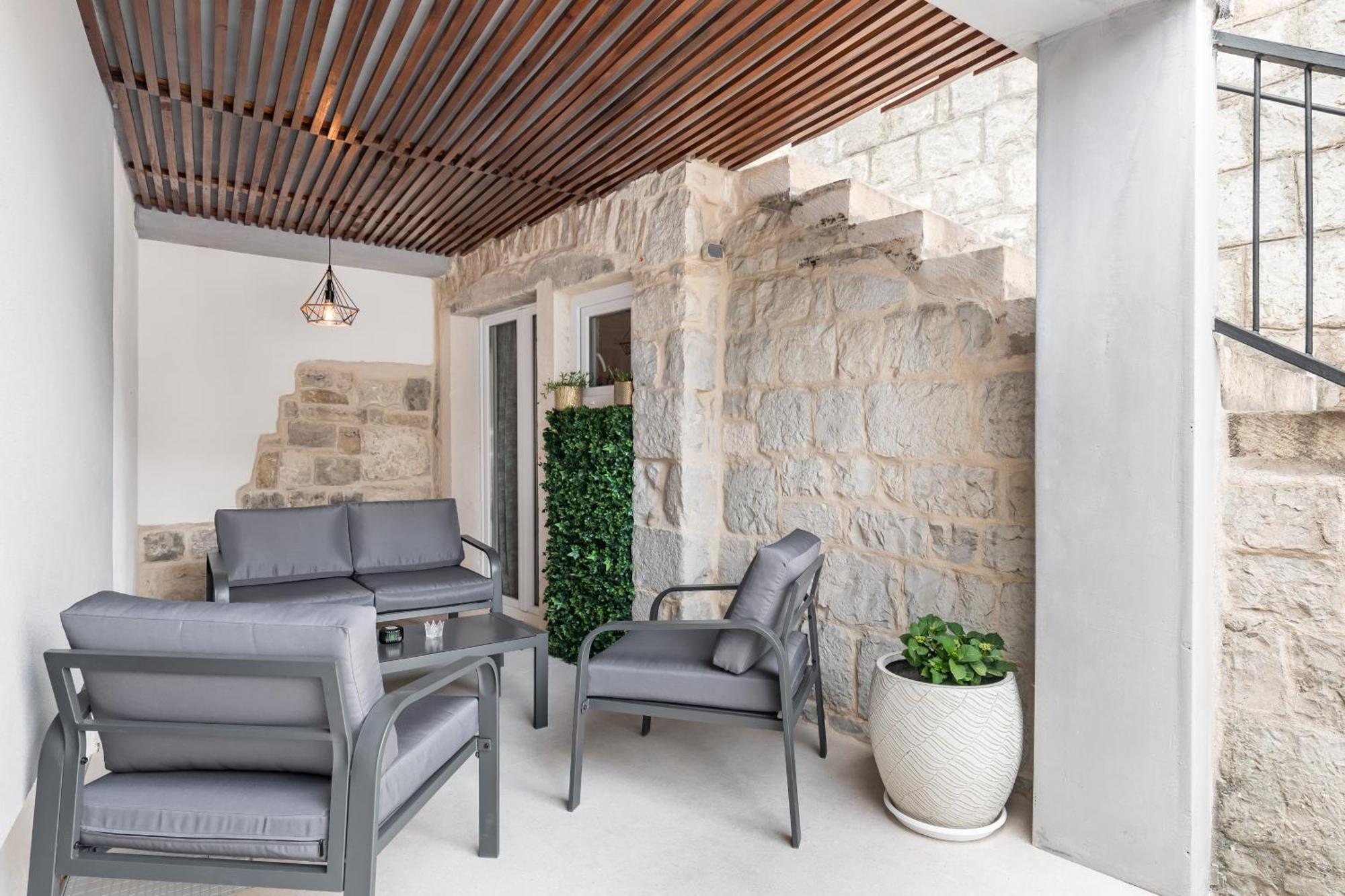 Heritage Apartman Geza In Centar With Private Parking Kaštela Extérieur photo