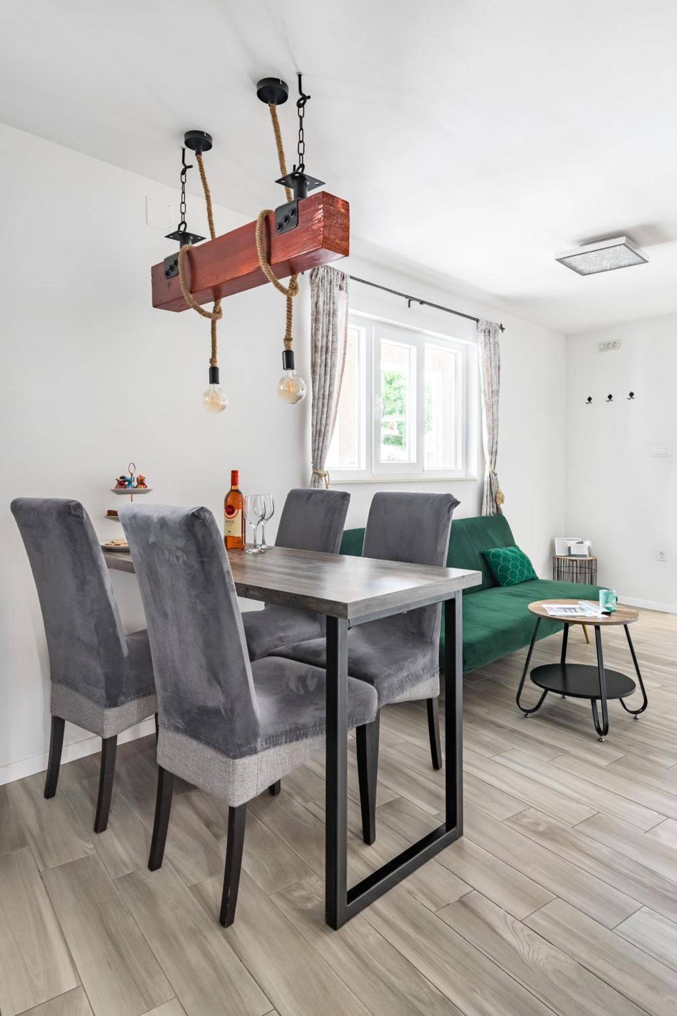 Heritage Apartman Geza In Centar With Private Parking Kaštela Extérieur photo