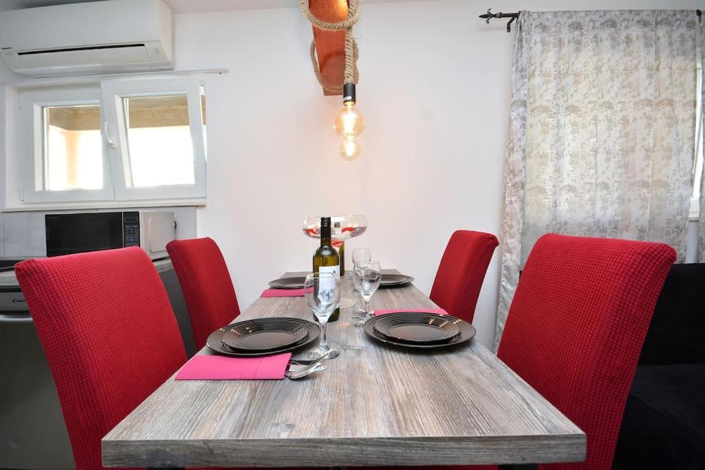 Heritage Apartman Geza In Centar With Private Parking Kaštela Extérieur photo